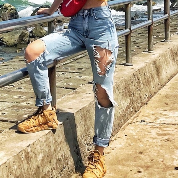 Urban Outfitters Denim - URBAN OUTFITTERS BDG Destroyed Mom Jeans Size 31